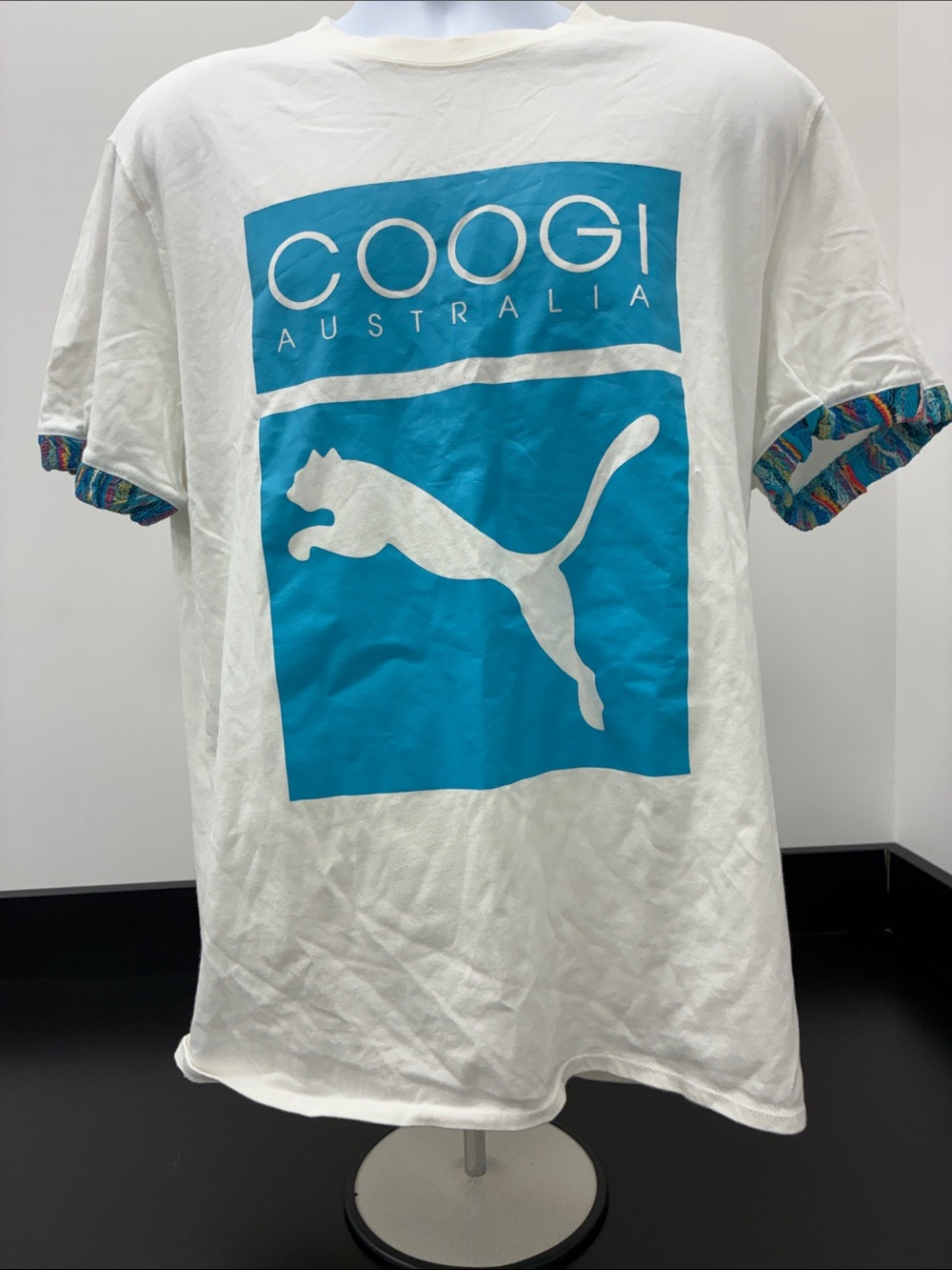 COOGI puma collWhite Short-Sleeve Tee with Turquoise Graphic and Multicolor Cuff